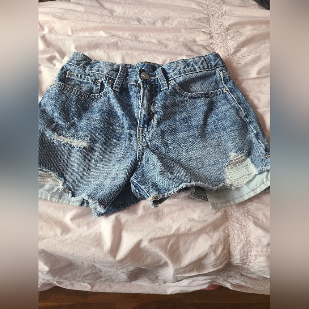 Old Navy distressed denim shorts size 10